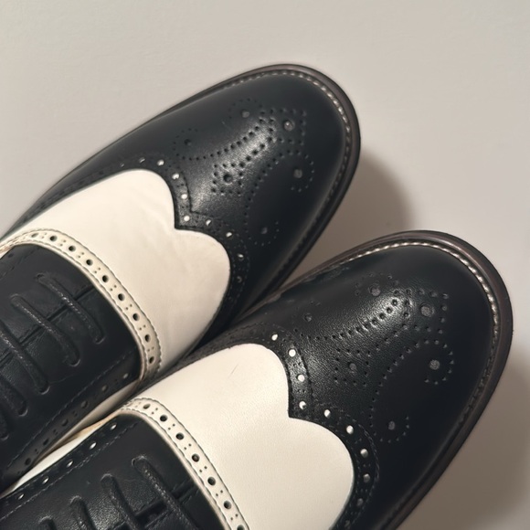 Ferro Aldo Black and White 50s Inspired Sadle Oxford Shoes - Picture 5 of 8
